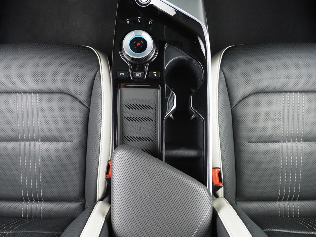Vehicle image 33 of 75