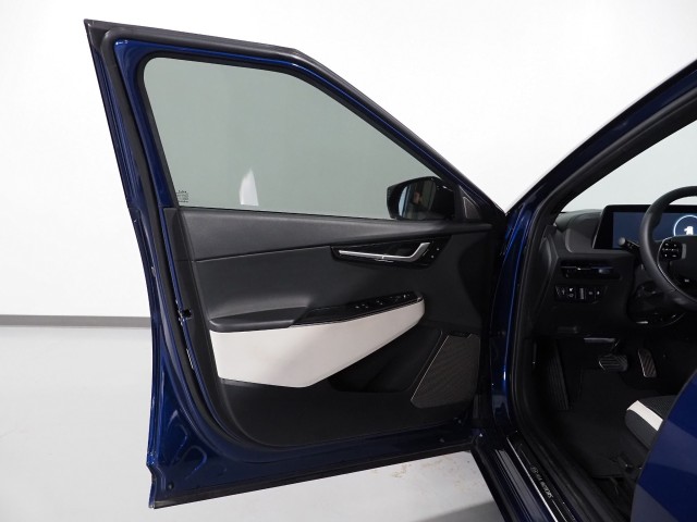 Vehicle image 63 of 75