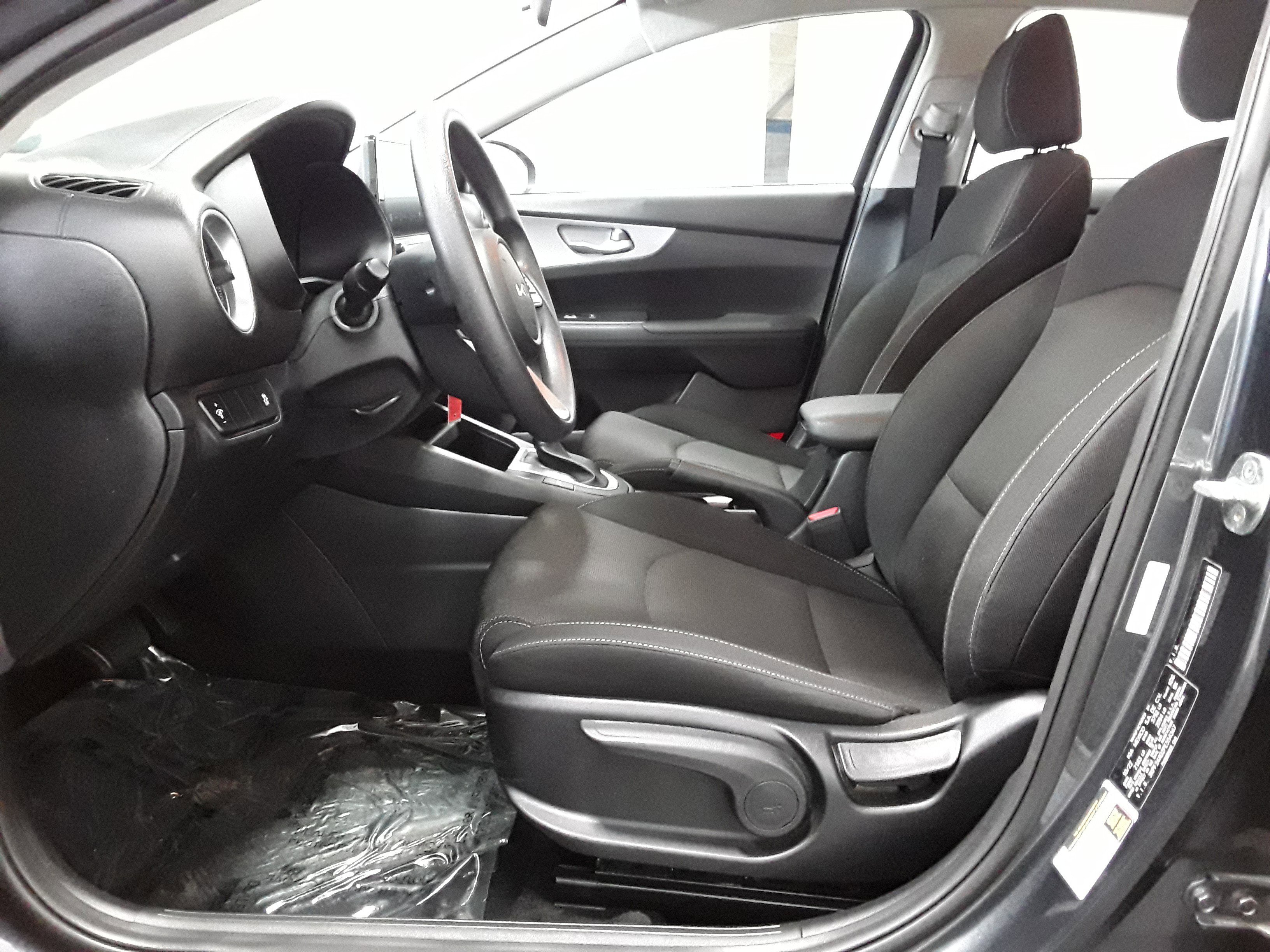 Vehicle image 10 of 34