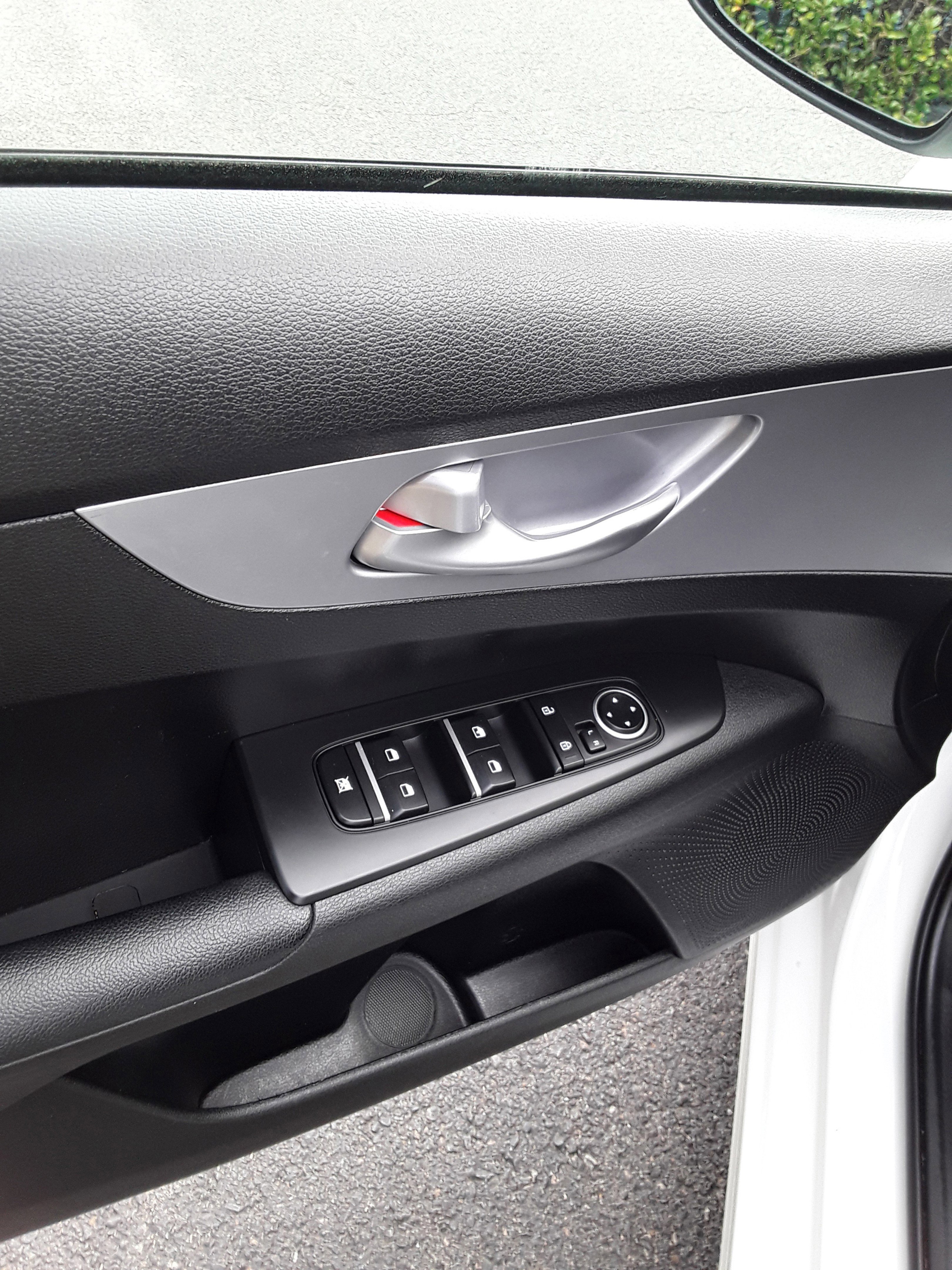 Vehicle image 13 of 19