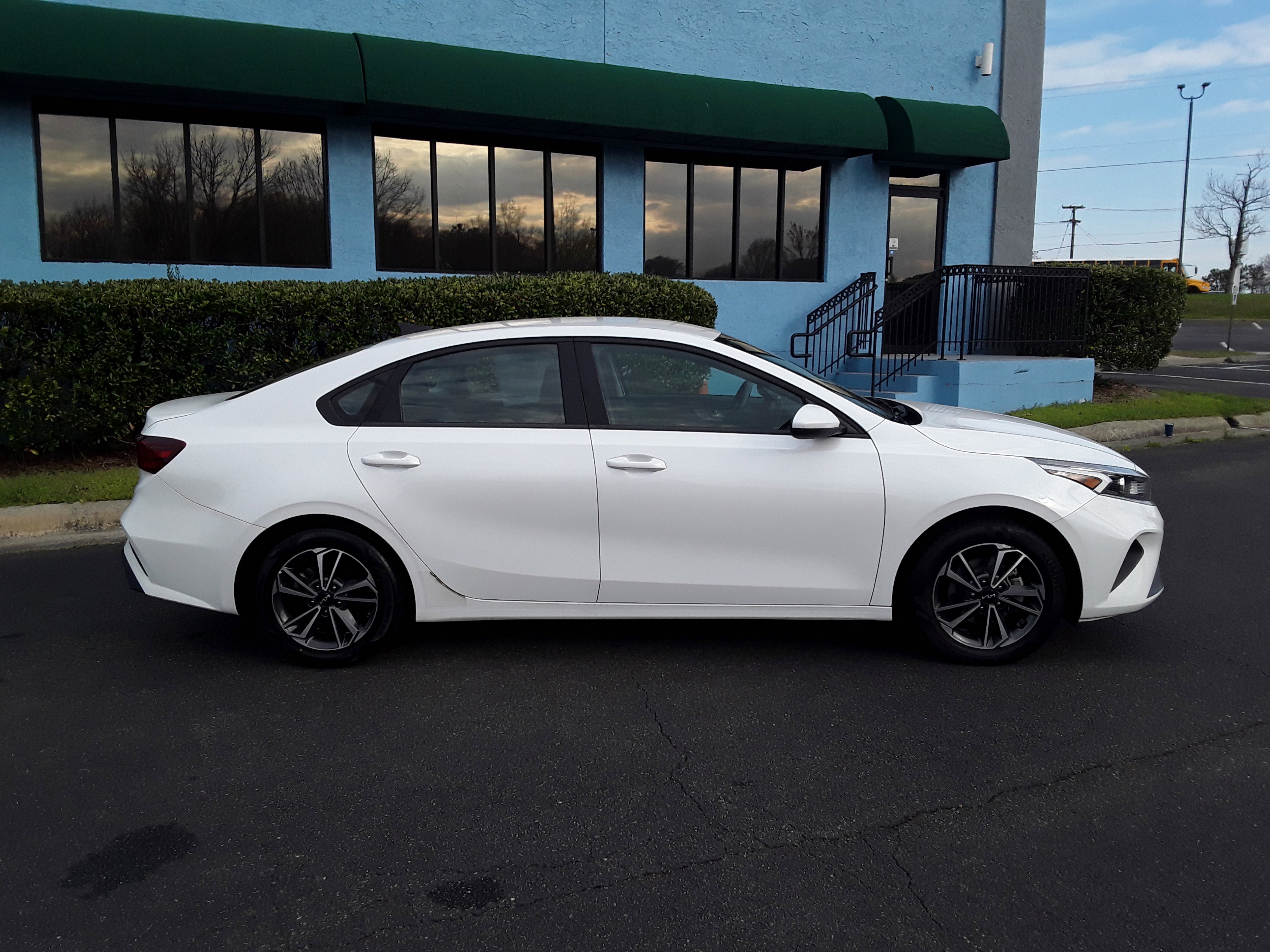 Vehicle image 4 of 19