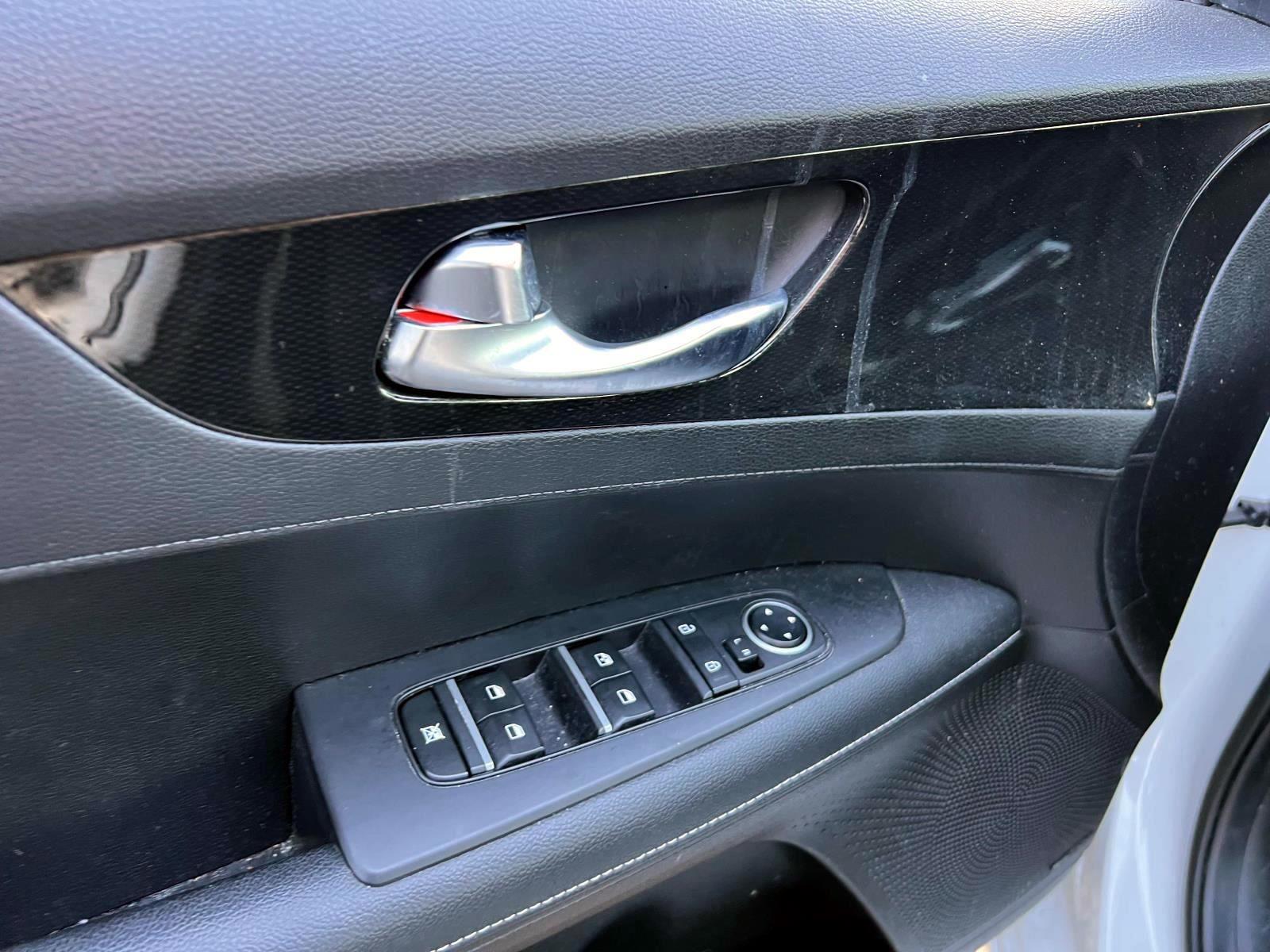 2023 Kia Forte GT-Line Image 18 of 29