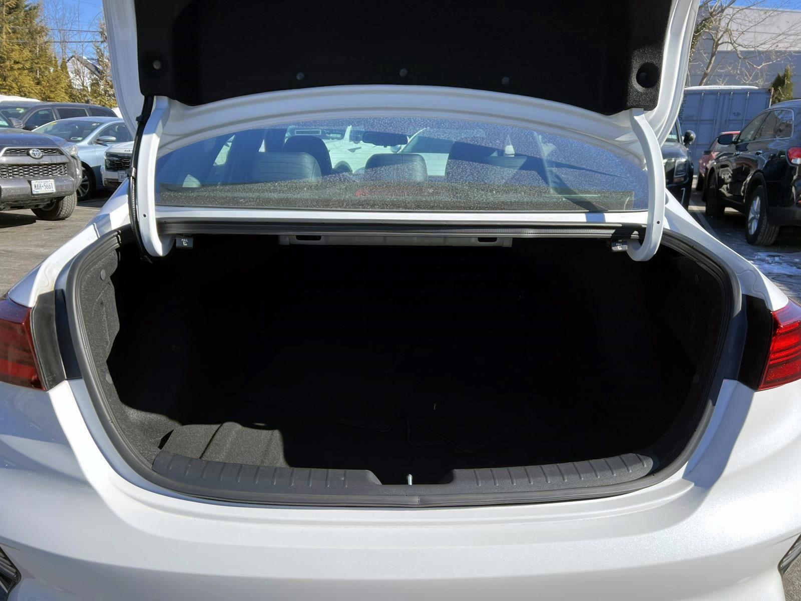 2023 Kia Forte GT-Line Image 8 of 33