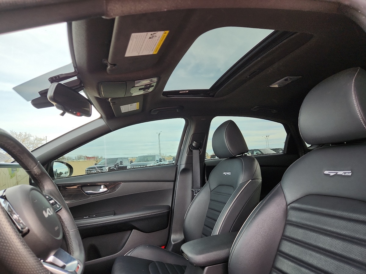 Vehicle image 7 of 12
