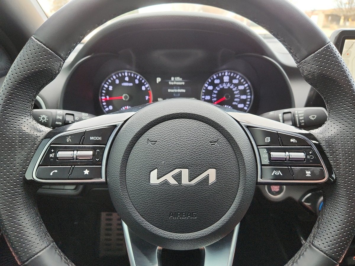 Vehicle image 11 of 12