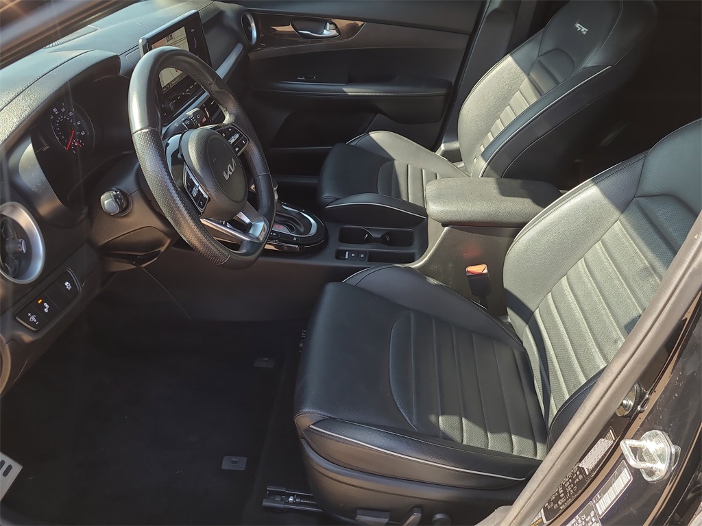 Vehicle image 21 of 31