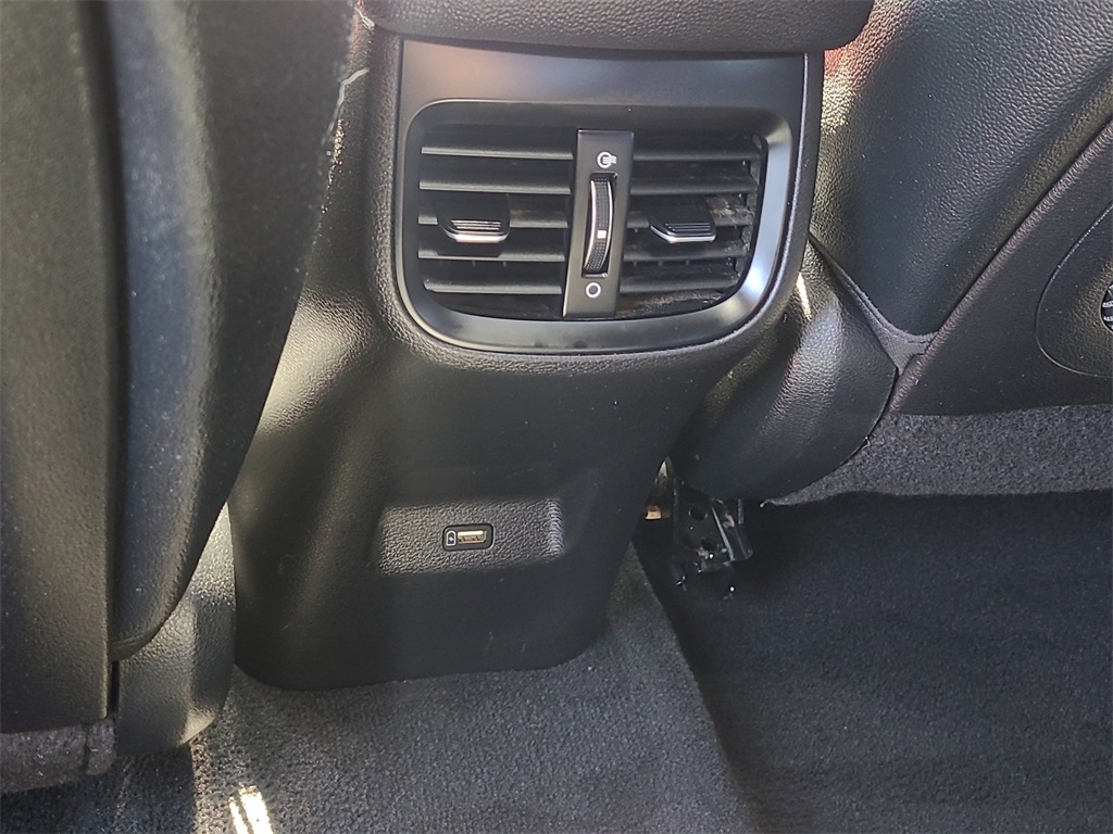 Vehicle image 17 of 31