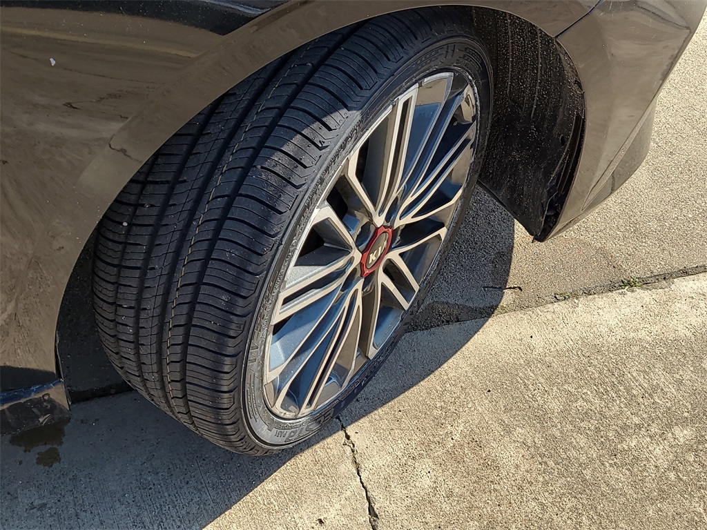 Vehicle image 8 of 31