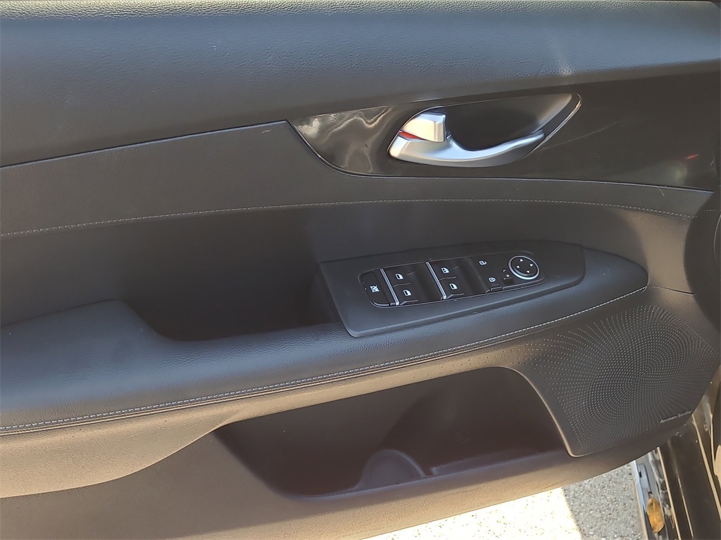 Vehicle image 18 of 31