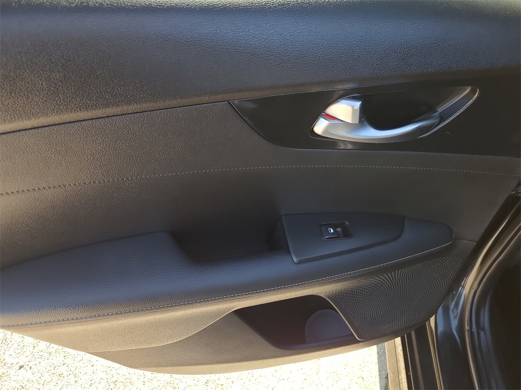 Vehicle image 13 of 31