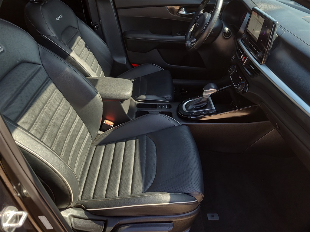 Vehicle image 11 of 31