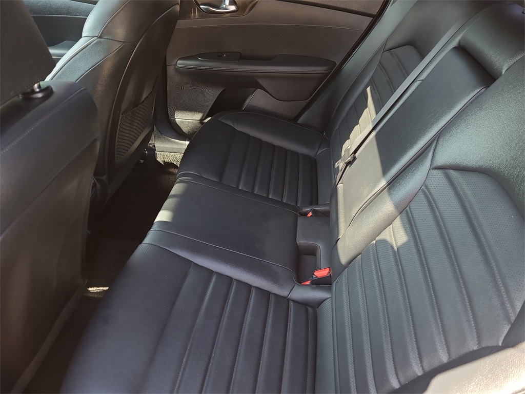 Vehicle image 14 of 31