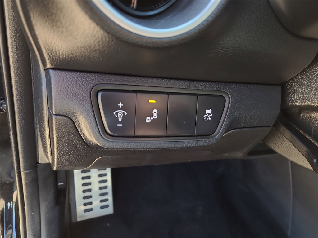 Vehicle image 23 of 31