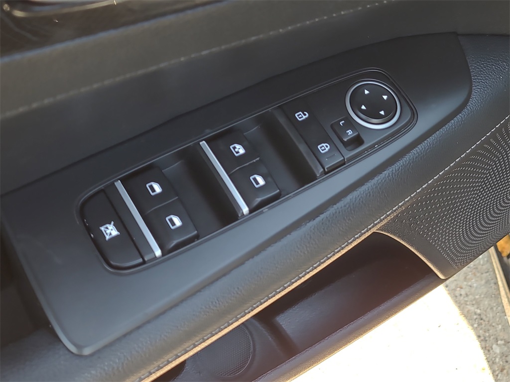 Vehicle image 19 of 31