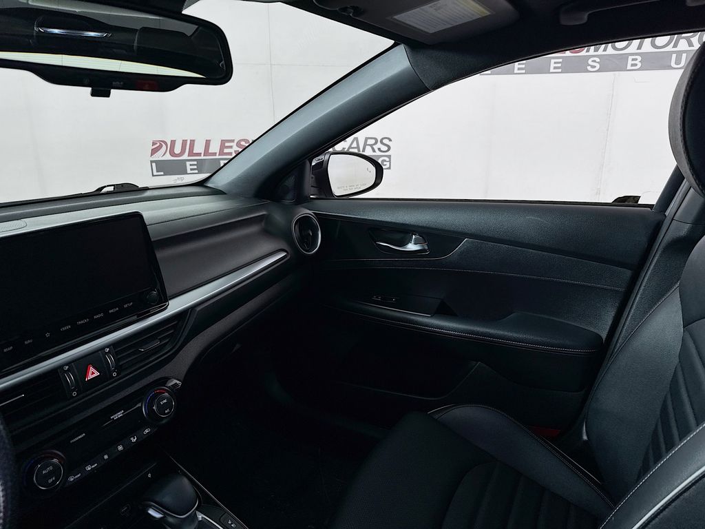 2023 Kia Forte GT-Line Image 19 of 33