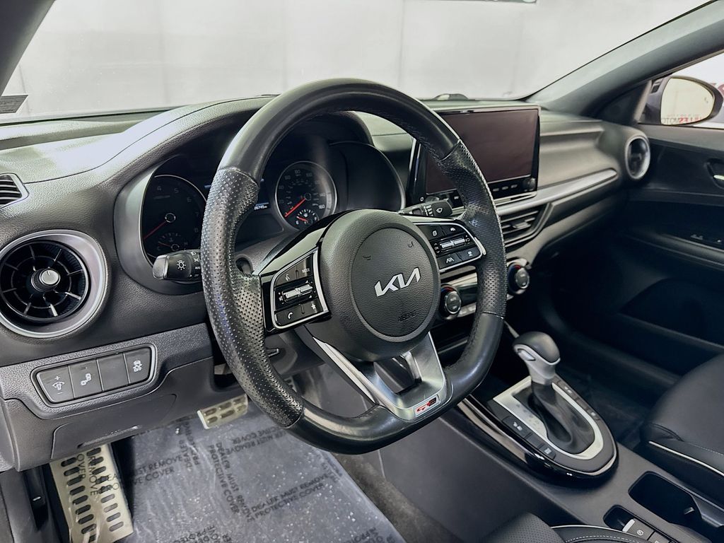 2023 Kia Forte GT-Line Image 17 of 33