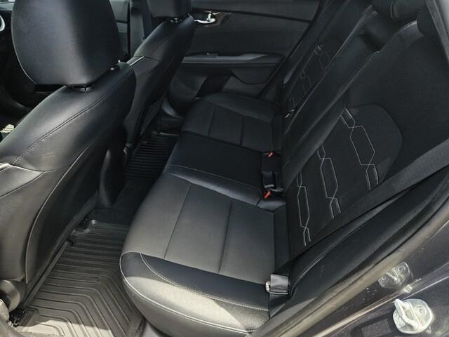 Vehicle image 11 of 32