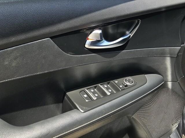 Vehicle image 22 of 32