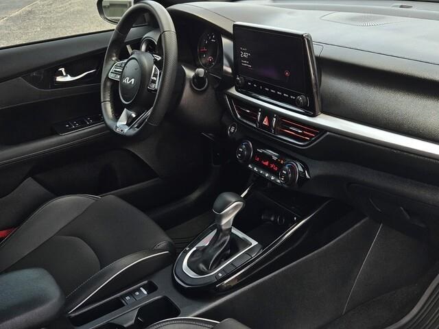 Vehicle image 14 of 32