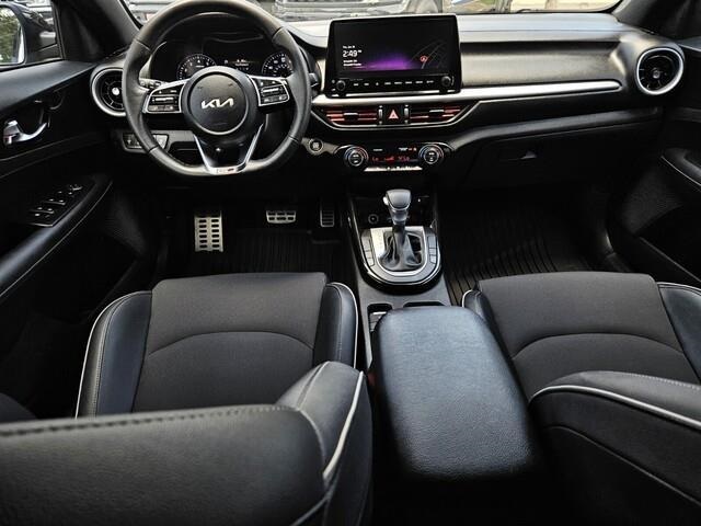 Vehicle image 15 of 32