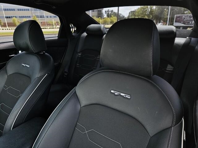 Vehicle image 10 of 32