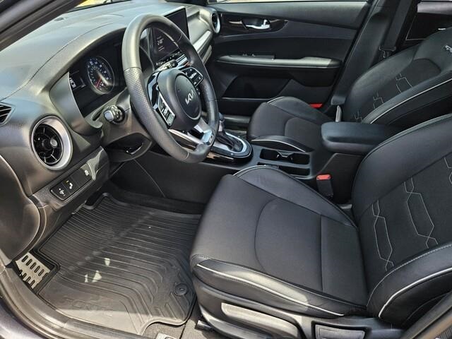 Vehicle image 27 of 32