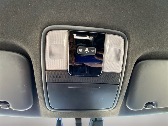 Vehicle image 33 of 35