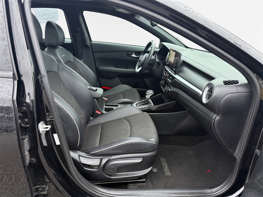 2023 Kia Forte GT-Line Image 12 of 32