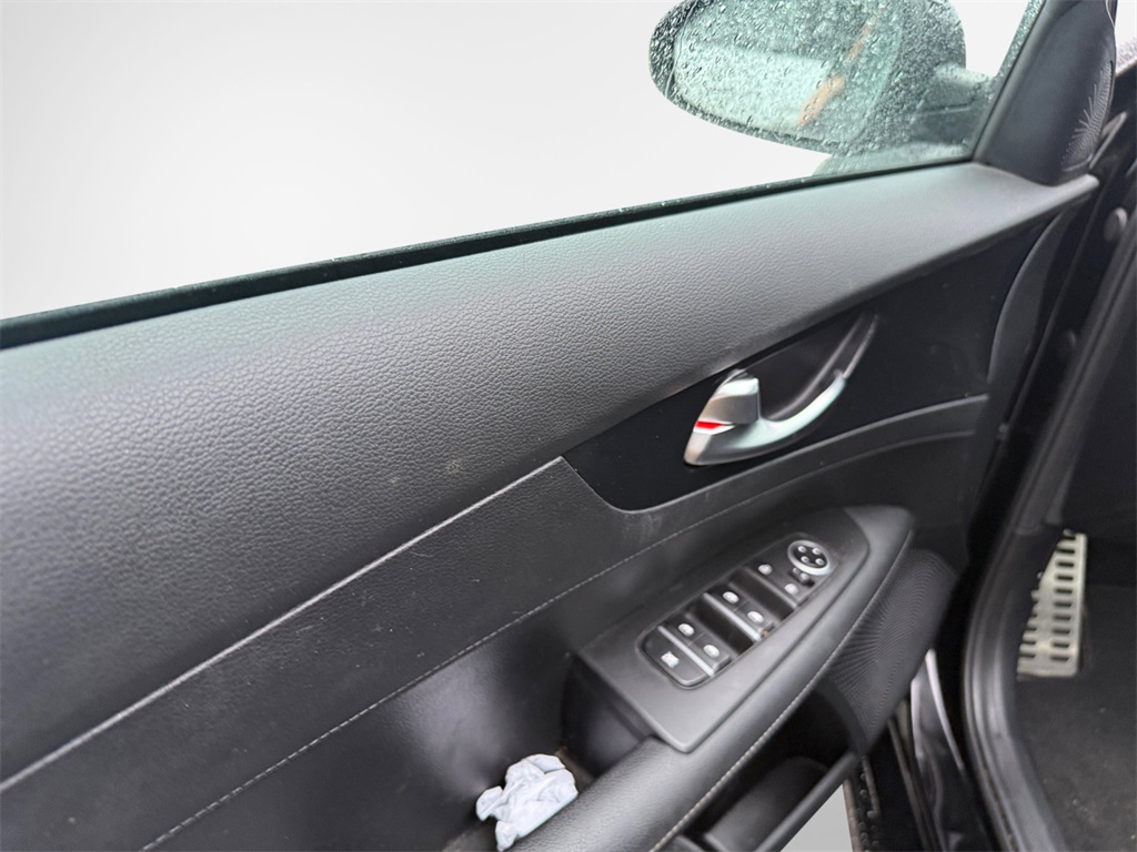 2023 Kia Forte GT-Line Image 23 of 32