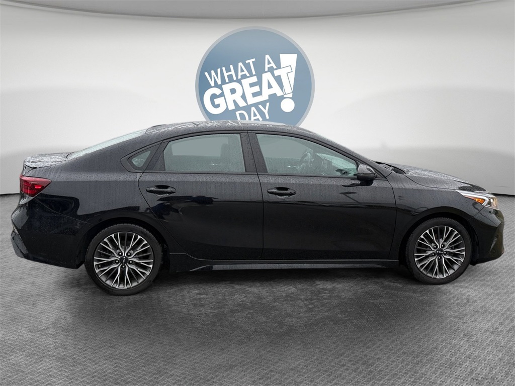 2023 Kia Forte GT-Line Image 4 of 32