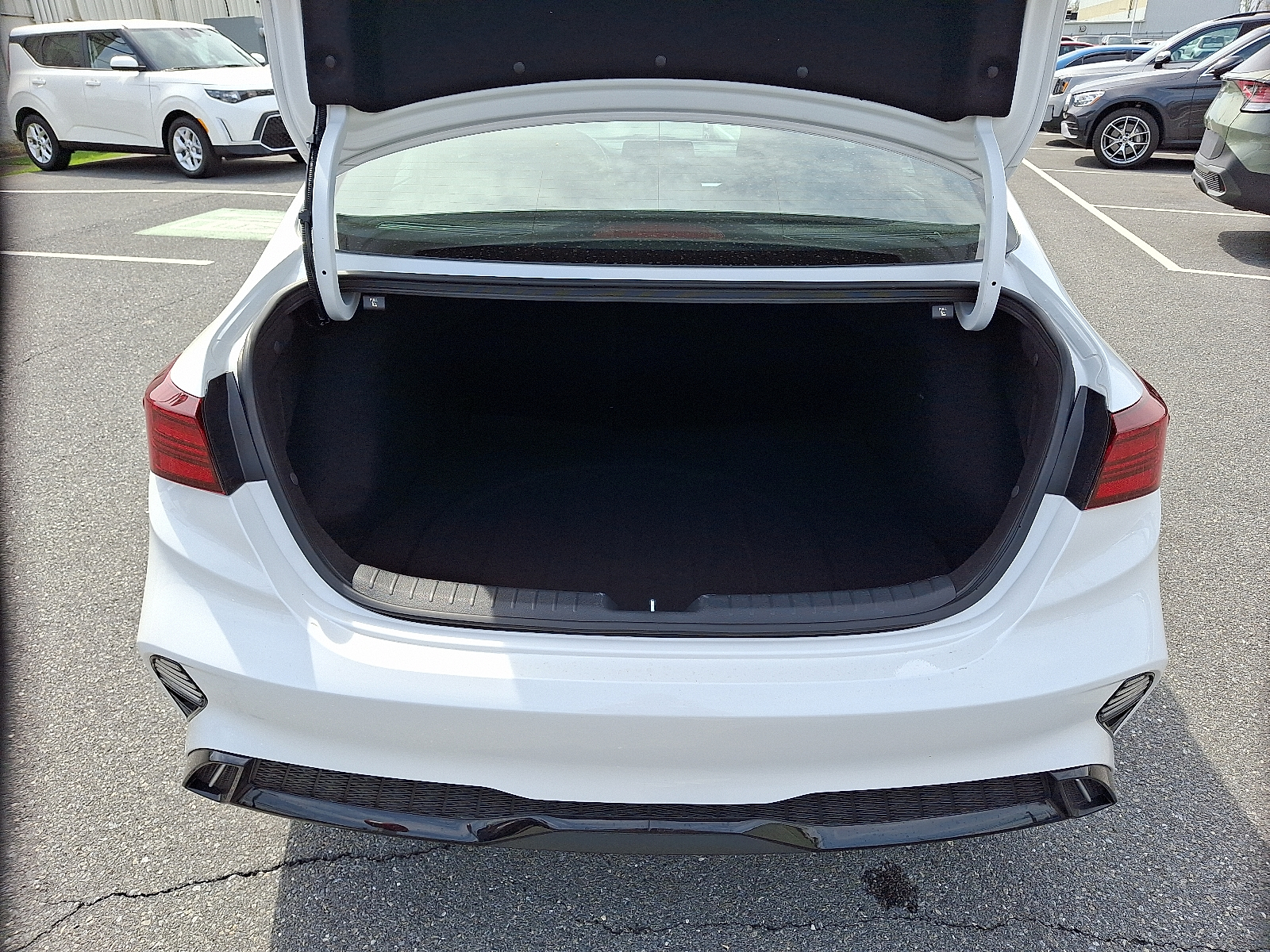 Vehicle image 28 of 30