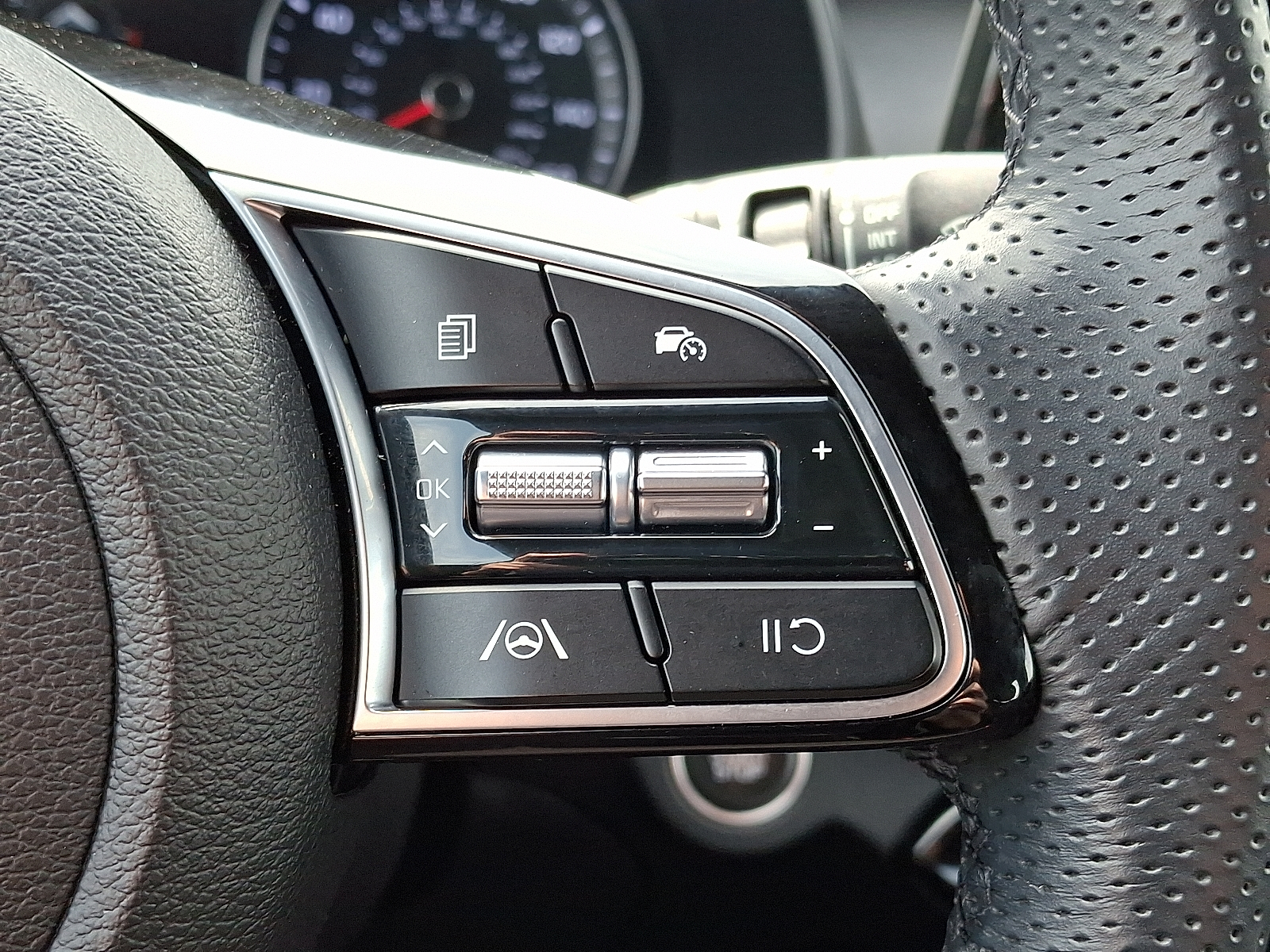 Vehicle image 22 of 30