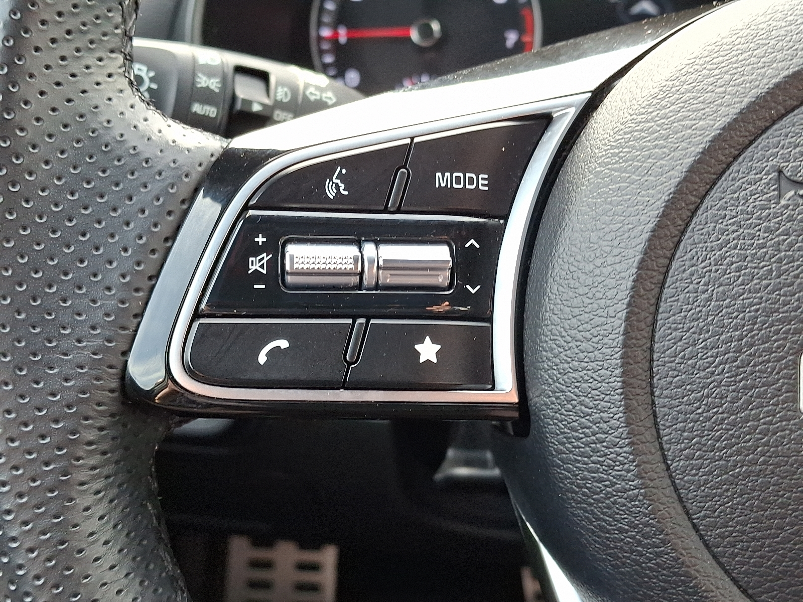 Vehicle image 21 of 30
