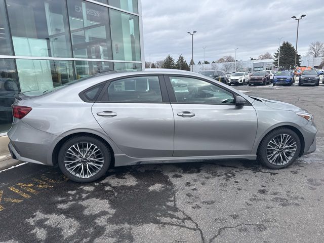 2023 Kia Forte GT-Line Image 2 of 11