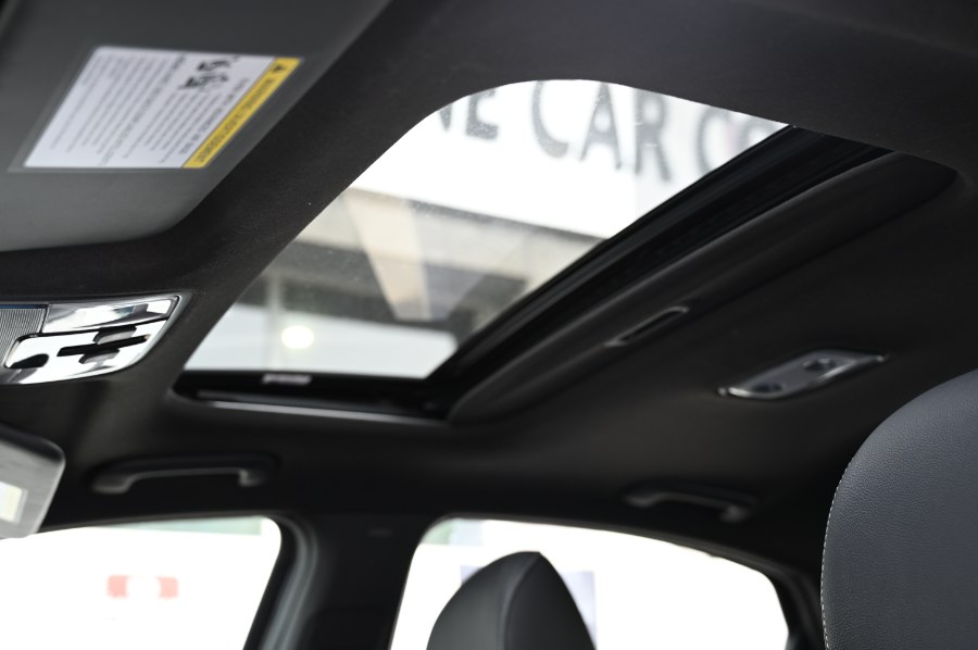 Vehicle image 27 of 29