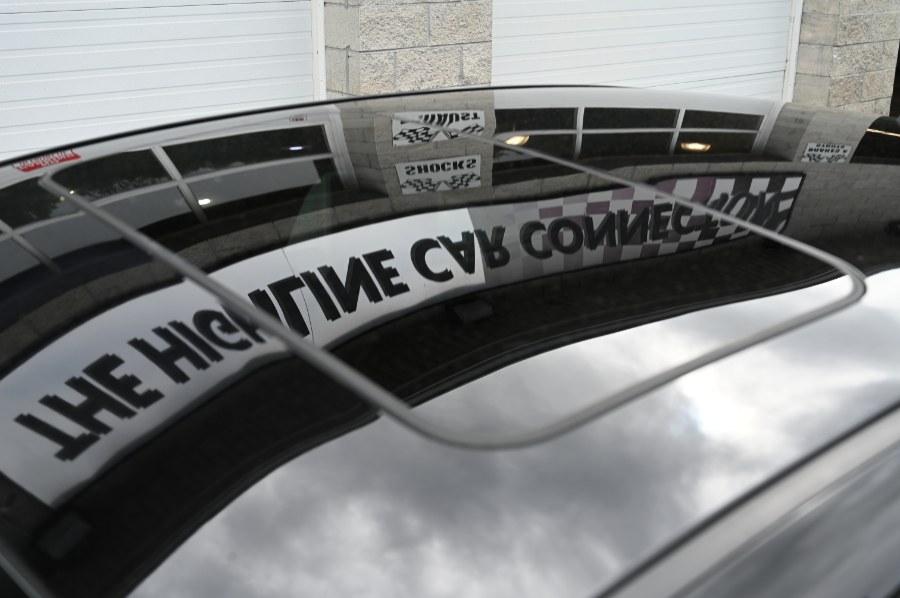 Vehicle image 28 of 29