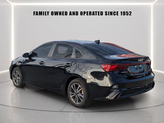 2023 Kia Forte LXS Image 3 of 30
