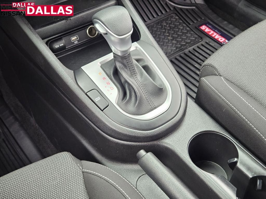 Vehicle image 23 of 33
