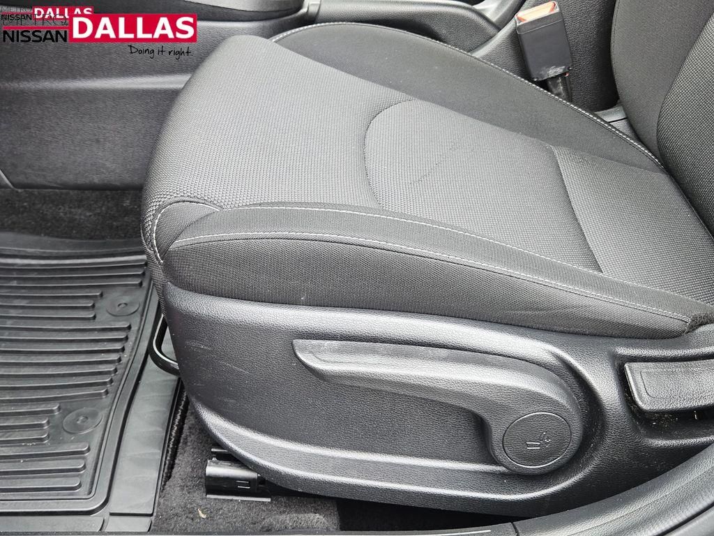 Vehicle image 26 of 33