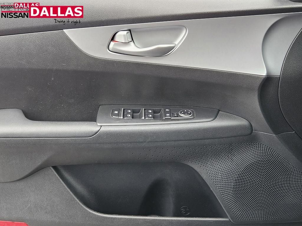 Vehicle image 25 of 33