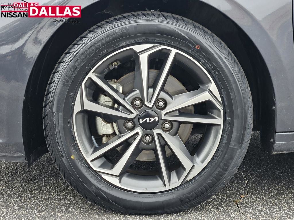 Vehicle image 13 of 33