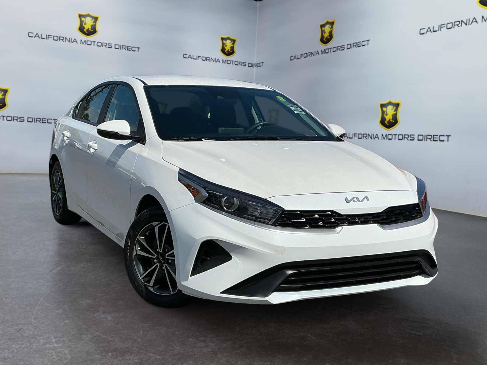 2023 Kia Forte LXS Image 3 of 26