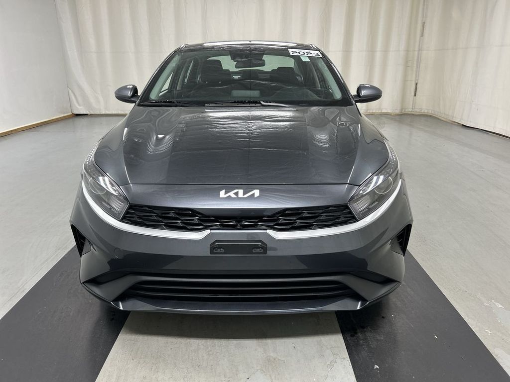 2023 Kia Forte LXS Image 2 of 23