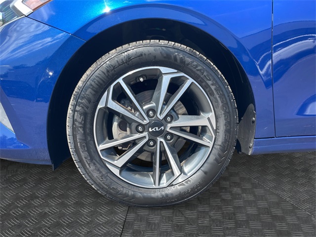 Vehicle image 9 of 15