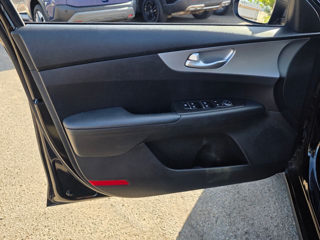 2023 Kia Forte LXS Image 24 of 35