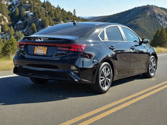 2023 Kia Forte LXS Image 5 of 35