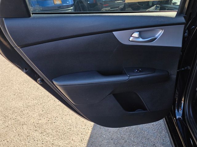 2023 Kia Forte LXS Image 25 of 35