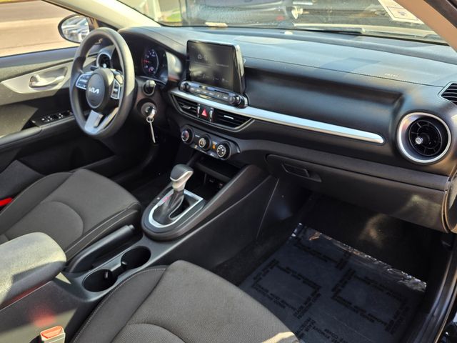 2023 Kia Forte LXS Image 13 of 35