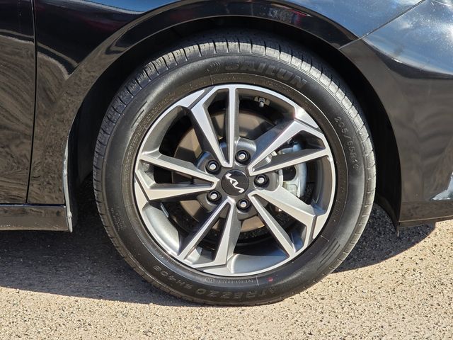 2023 Kia Forte LXS Image 7 of 35