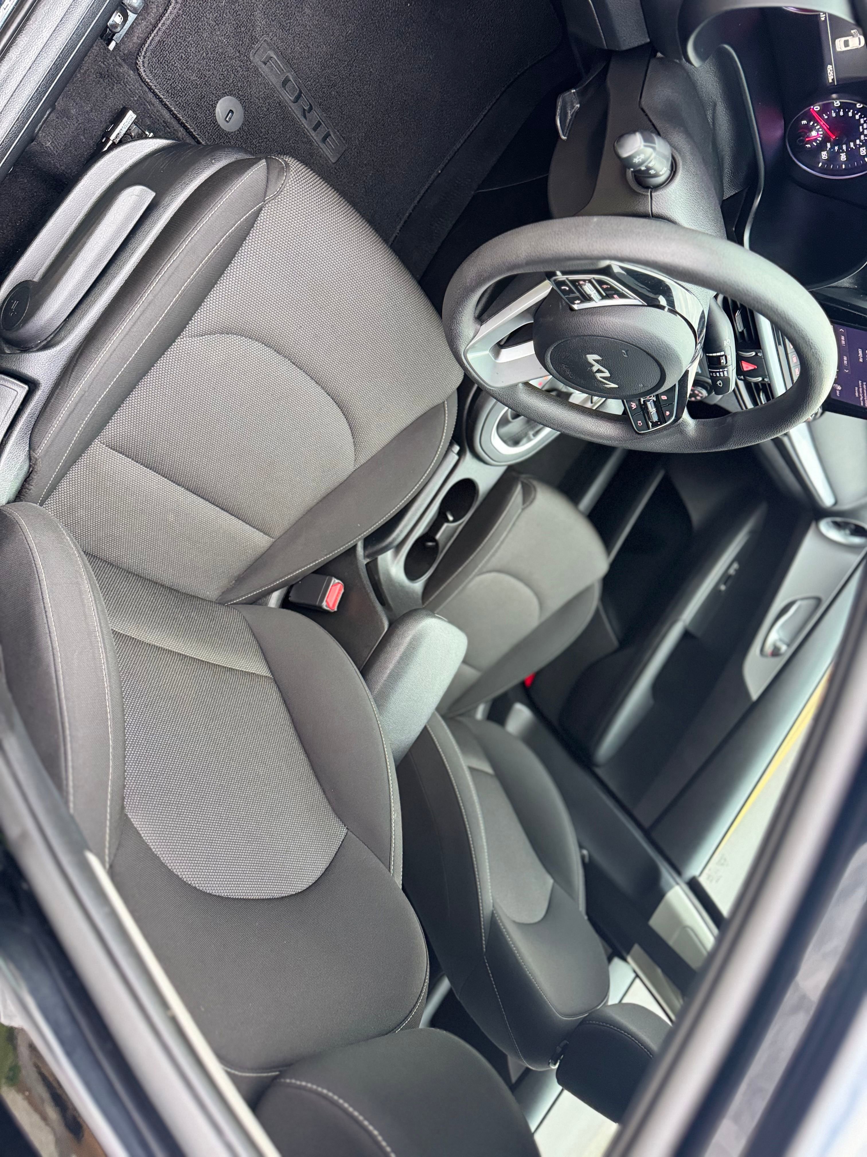 Vehicle image 6 of 20